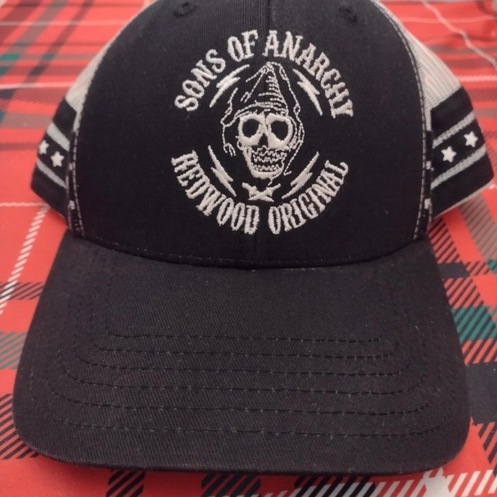 Black and white Sons of ANarchy trucker snapback hat